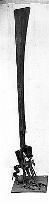 1994 - Stengel mit Schraubenschluesselfuss - Privatbesitz - 292x82x86 cm